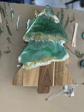 10/21/2025 - Resin Acacia Wood Cutting Boards Workshop - 6:30pm LIMITED SPOTS