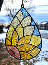 06/09/2026 - Crushed Glass Resin Sun Catchers - 6:30pm LIMITED SEATS